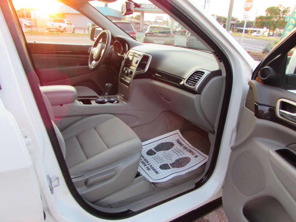 2011 Jeep Grand Cherokee Image 17