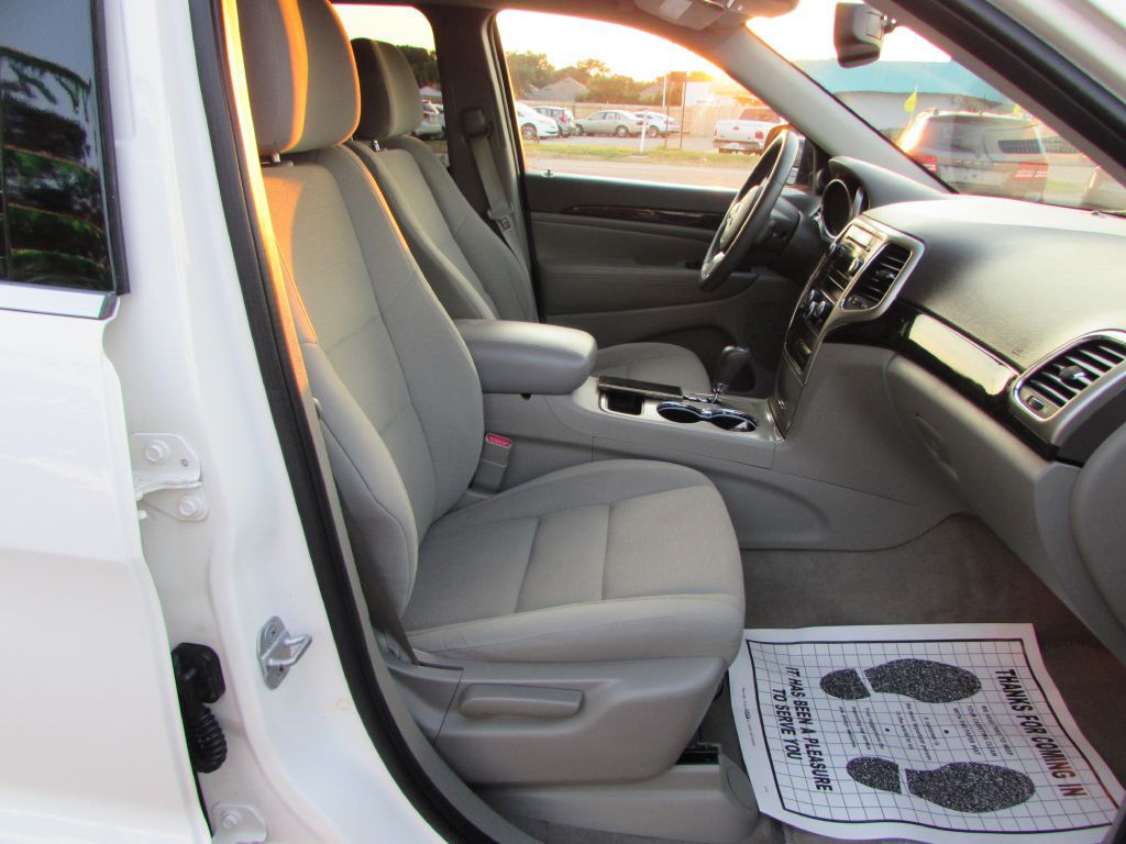 2011 Jeep Grand Cherokee Image 18