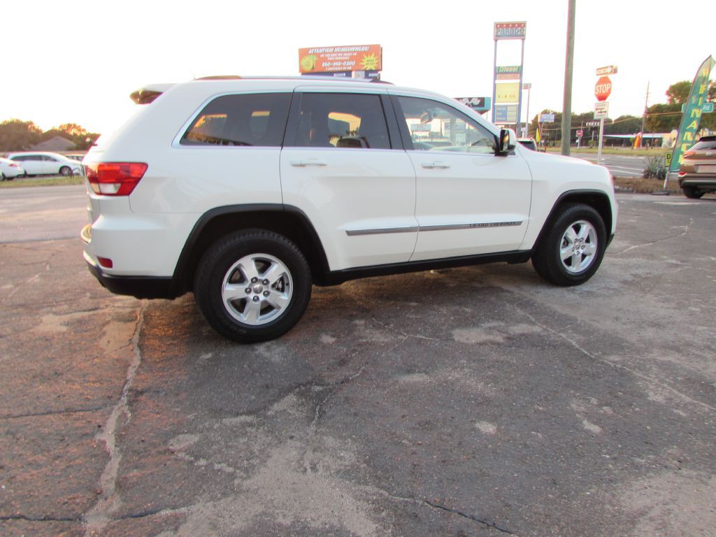 2011 Jeep Grand Cherokee Image 23