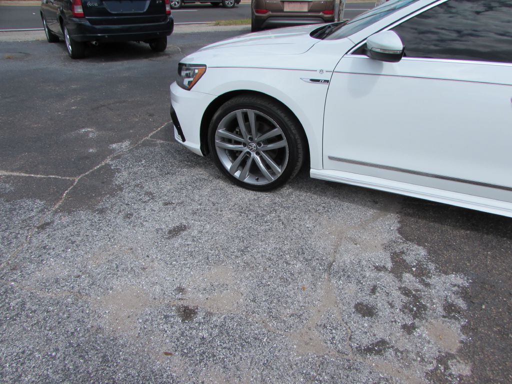 2017 Volkswagen Passat Image 2
