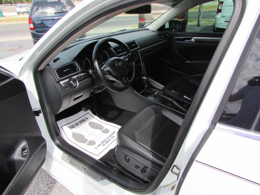 2017 Volkswagen Passat Image 6