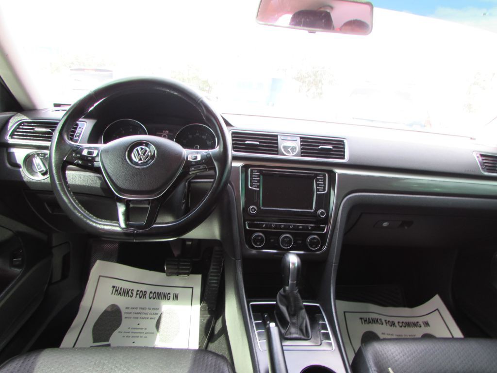 2017 Volkswagen Passat Image 9