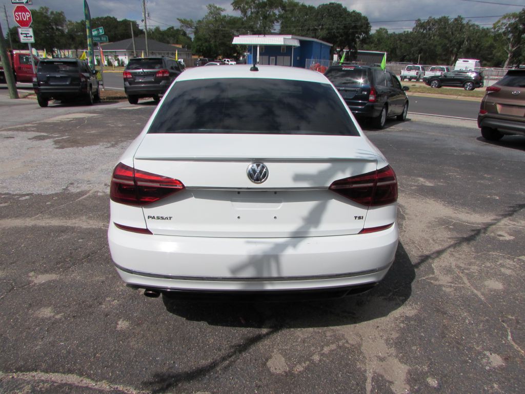 2017 Volkswagen Passat Image 11