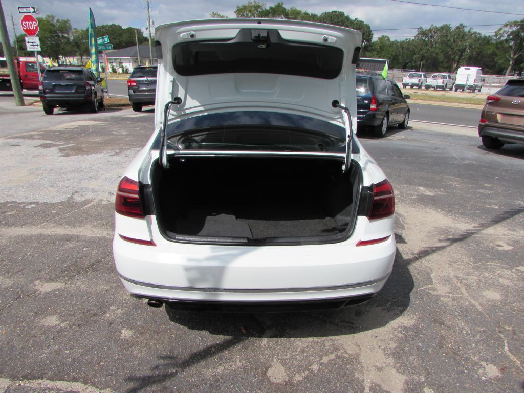 2017 Volkswagen Passat Image 12