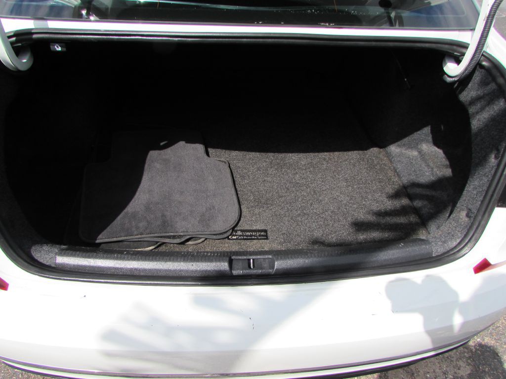 2017 Volkswagen Passat Image 13