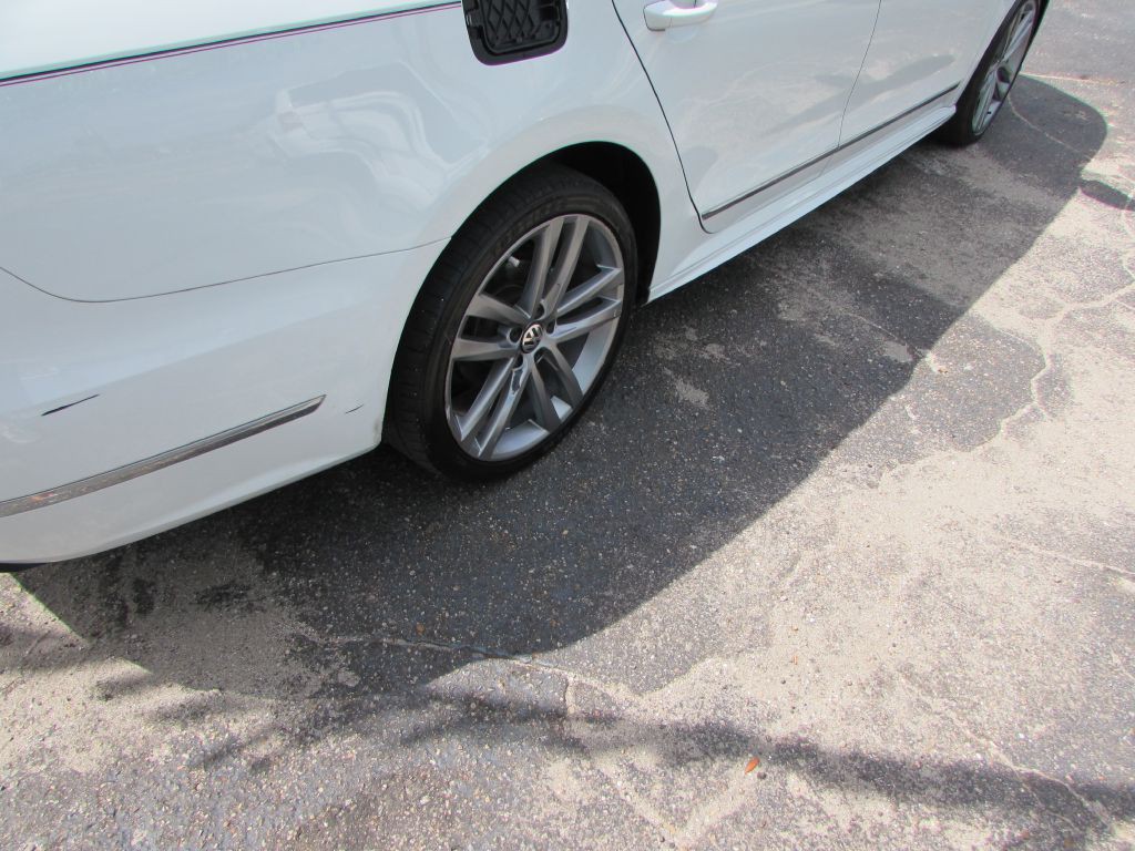2017 Volkswagen Passat Image 14