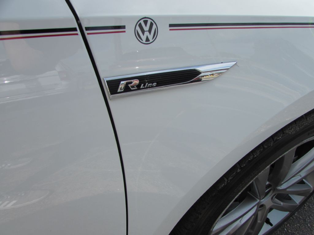 2017 Volkswagen Passat Image 19