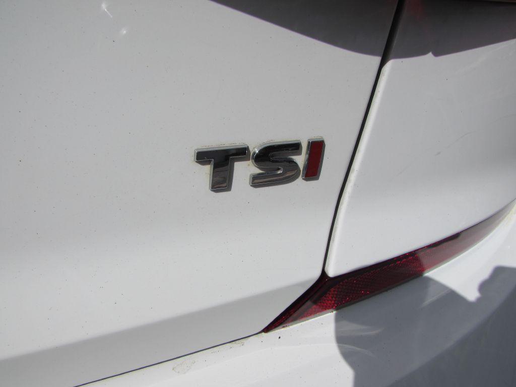 2017 Volkswagen Passat Image 20