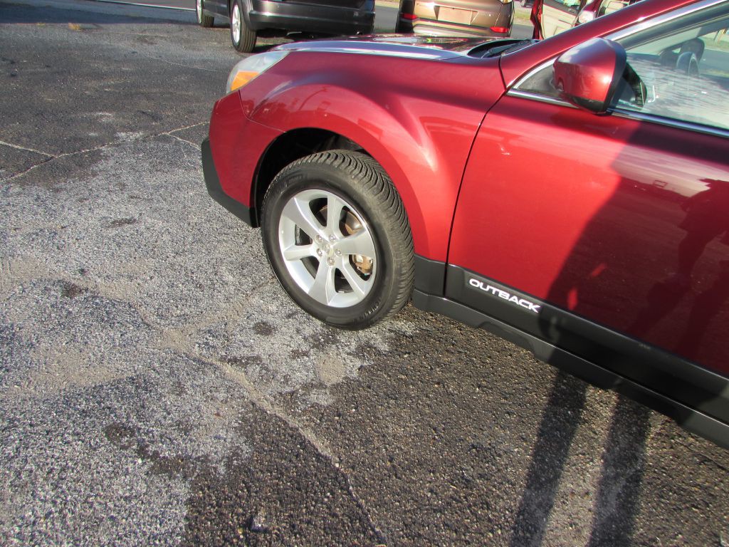 2014 Subaru Outback Image 2