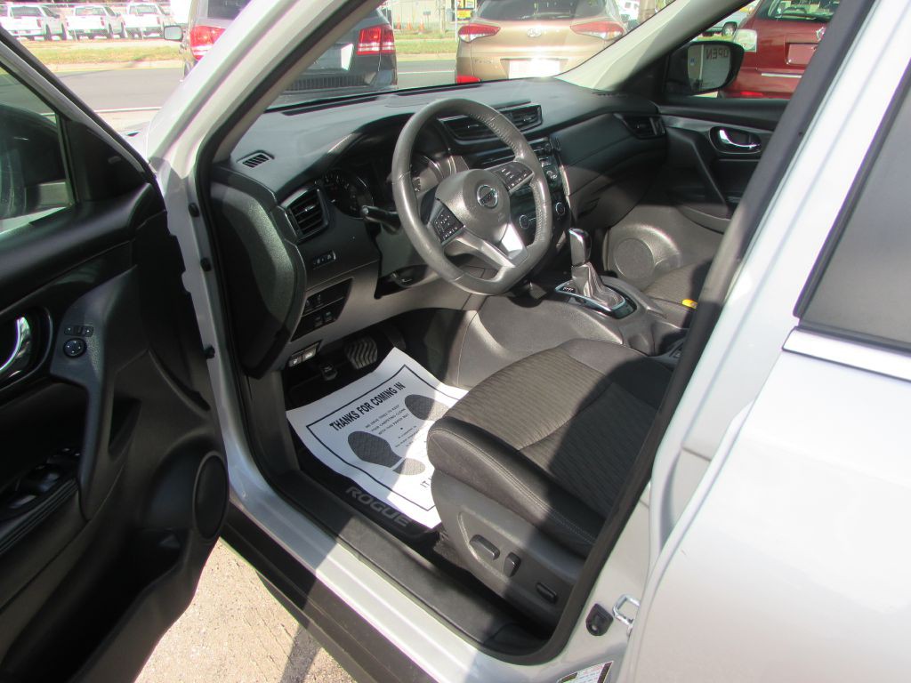 2017 Nissan Rogue Image 6