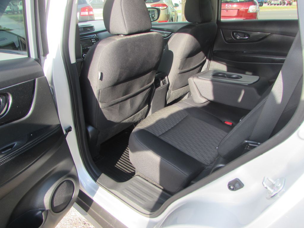 2017 Nissan Rogue Image 7