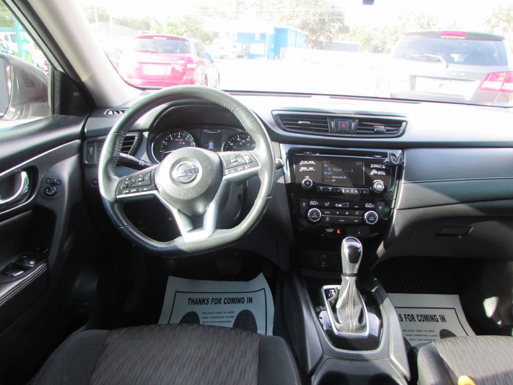 2017 Nissan Rogue Image 10