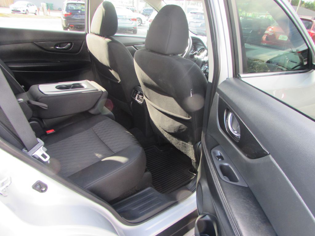 2017 Nissan Rogue Image 16