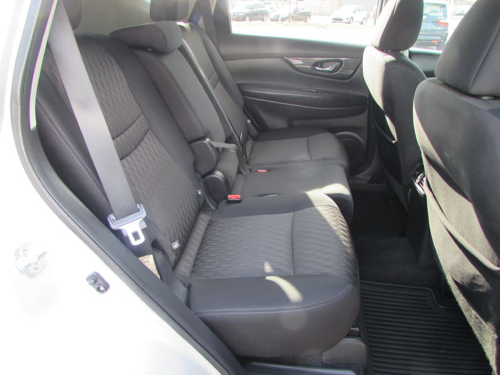 2017 Nissan Rogue Image 18