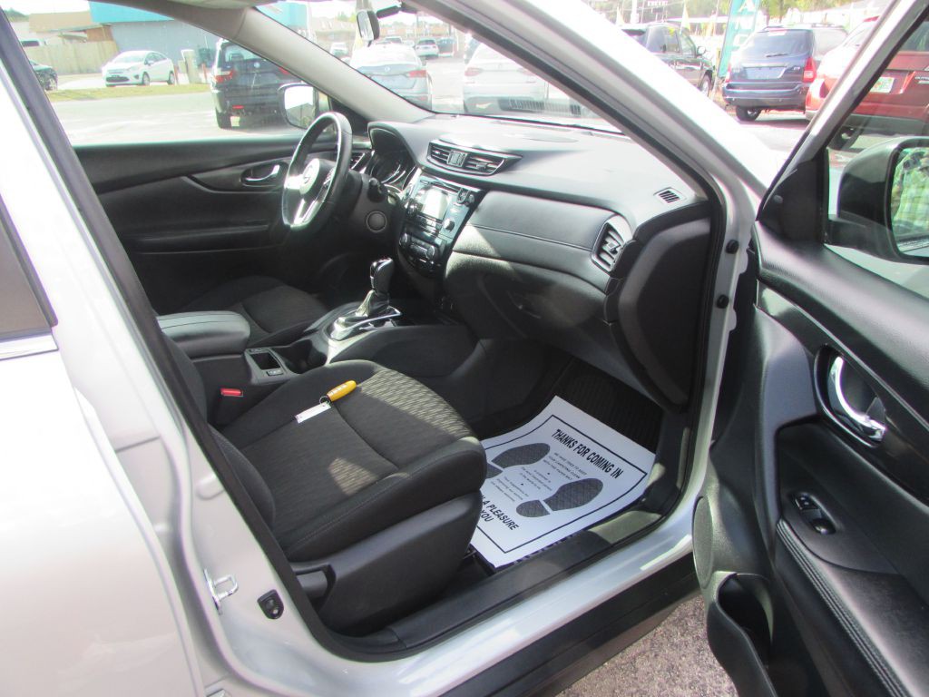 2017 Nissan Rogue Image 19
