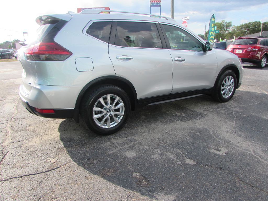 2017 Nissan Rogue Image 25