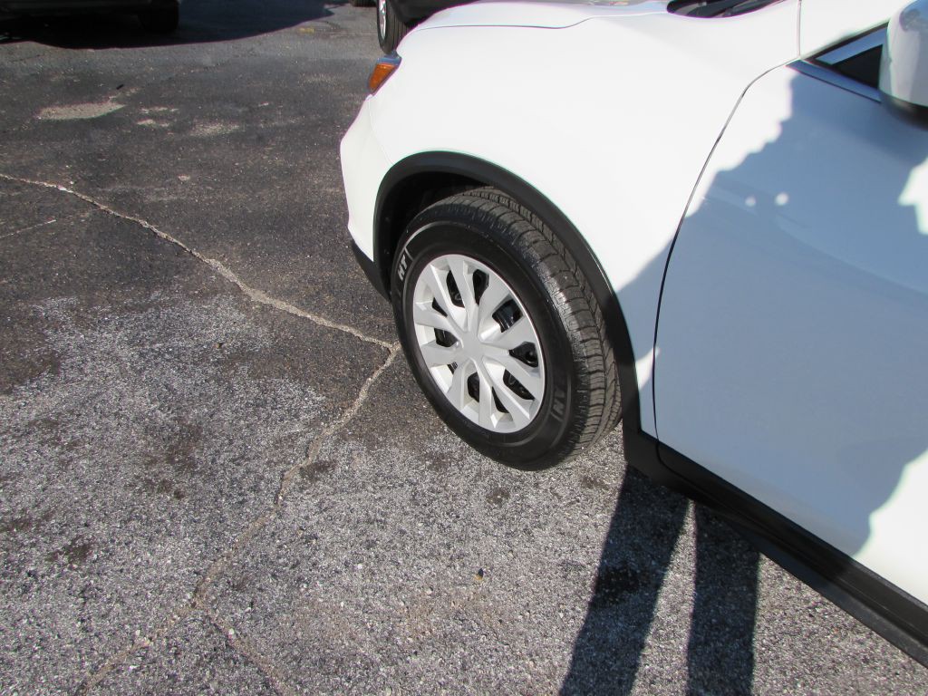 2017 Nissan Rogue Image 2