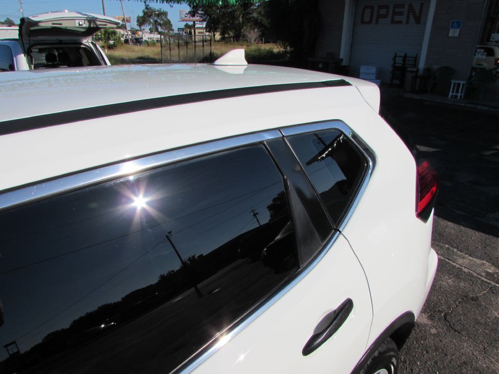 2017 Nissan Rogue Image 5