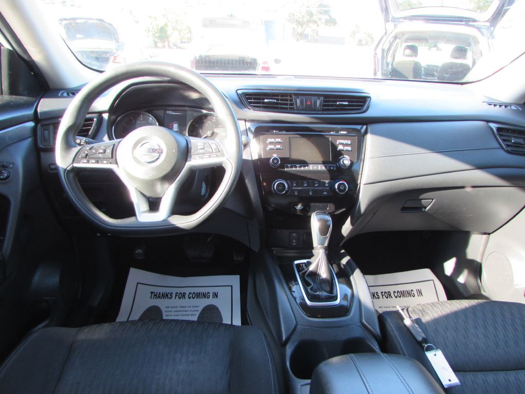 2017 Nissan Rogue Image 9