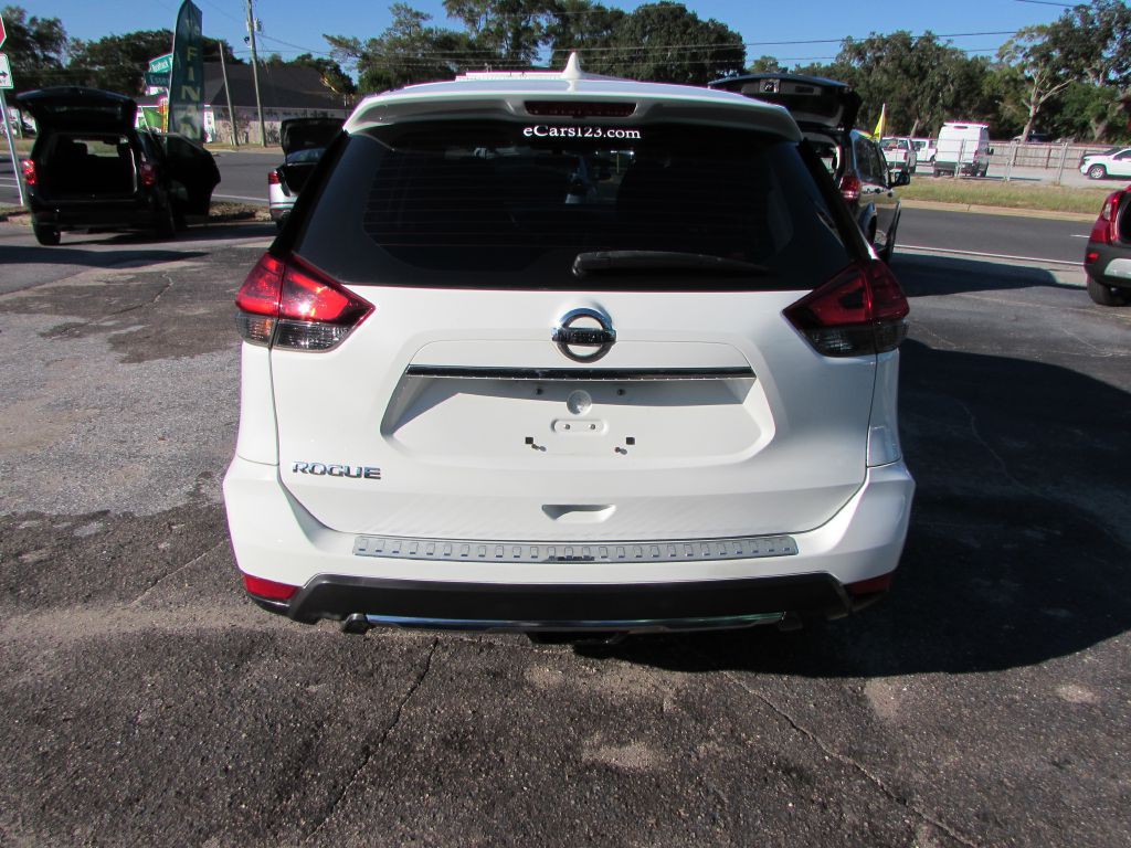 2017 Nissan Rogue Image 11