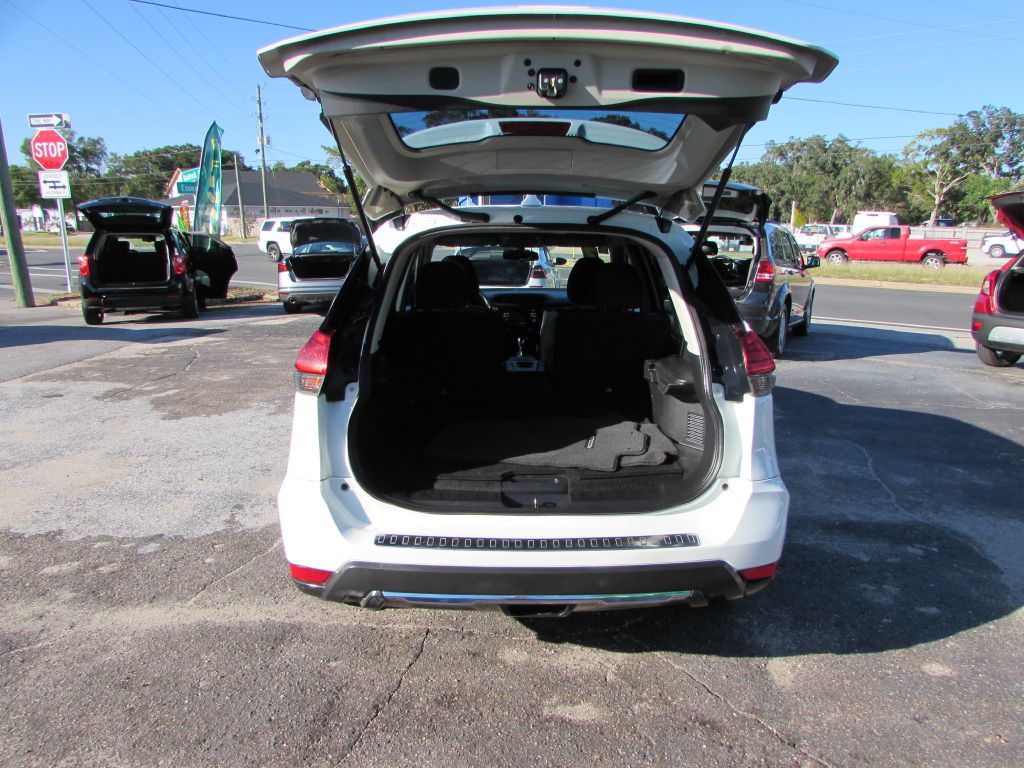 2017 Nissan Rogue Image 12