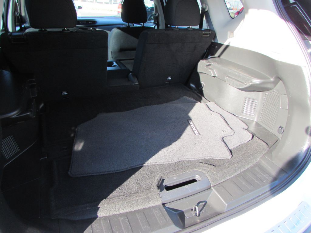 2017 Nissan Rogue Image 13