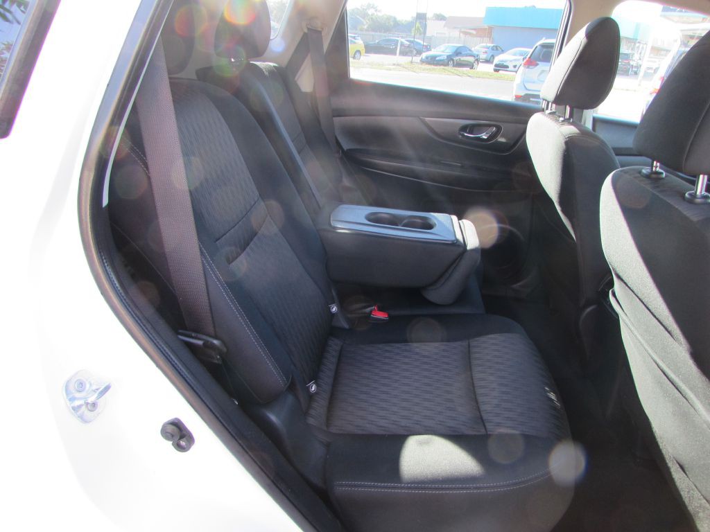 2017 Nissan Rogue Image 16