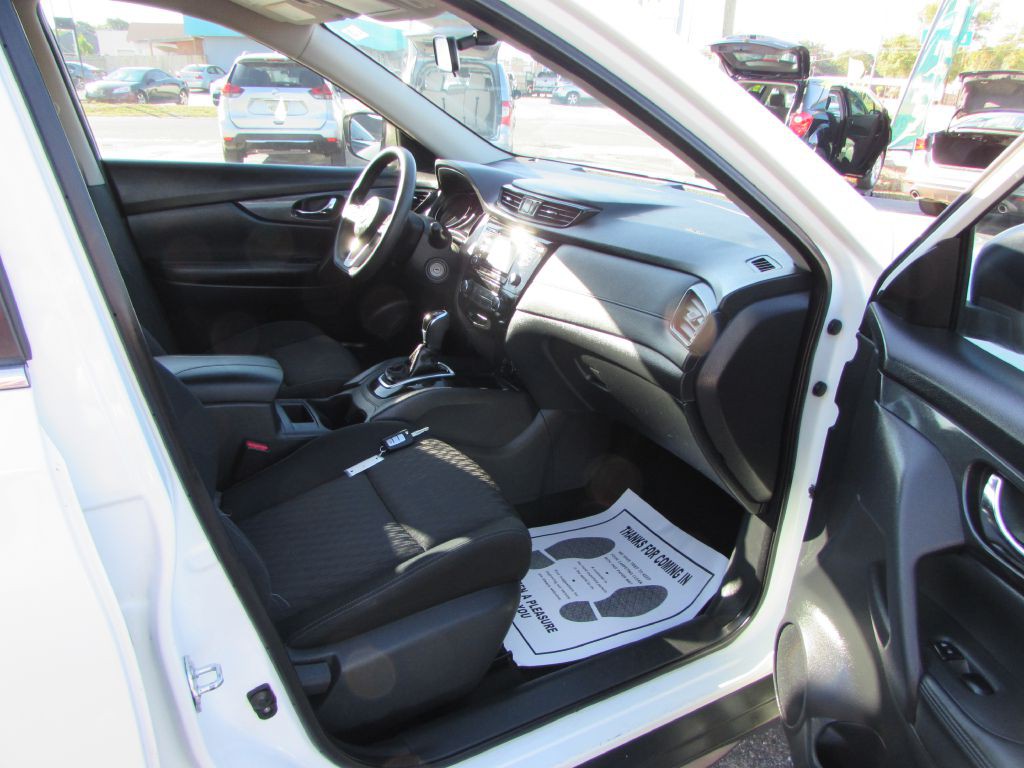 2017 Nissan Rogue Image 17