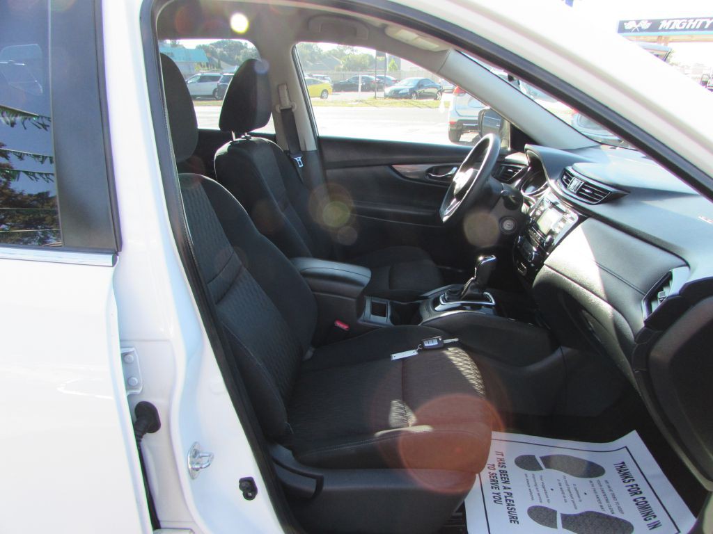 2017 Nissan Rogue Image 18