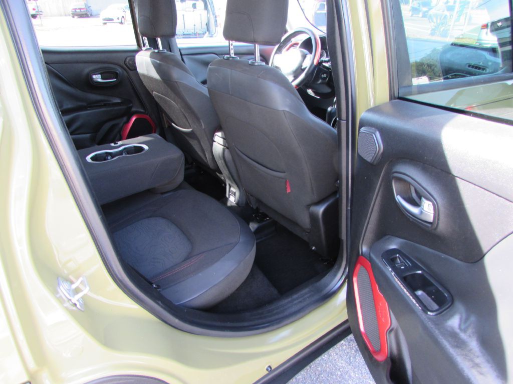 2015 Jeep Renegade Image 18