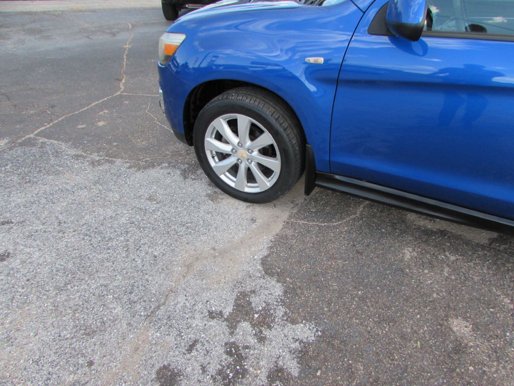 2015 Mitsubishi Outlander Image 2