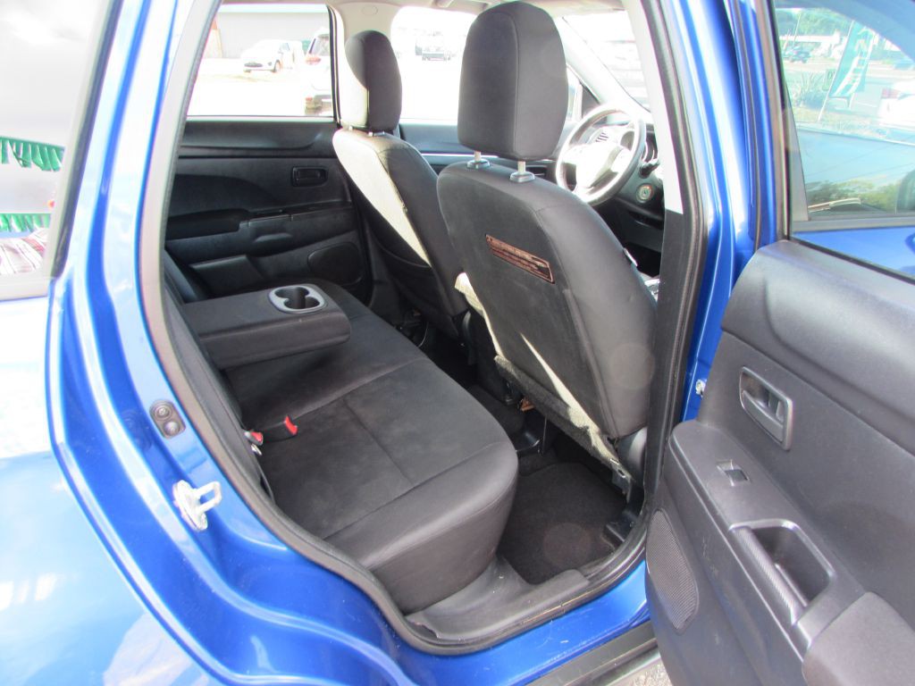 2015 Mitsubishi Outlander Image 16