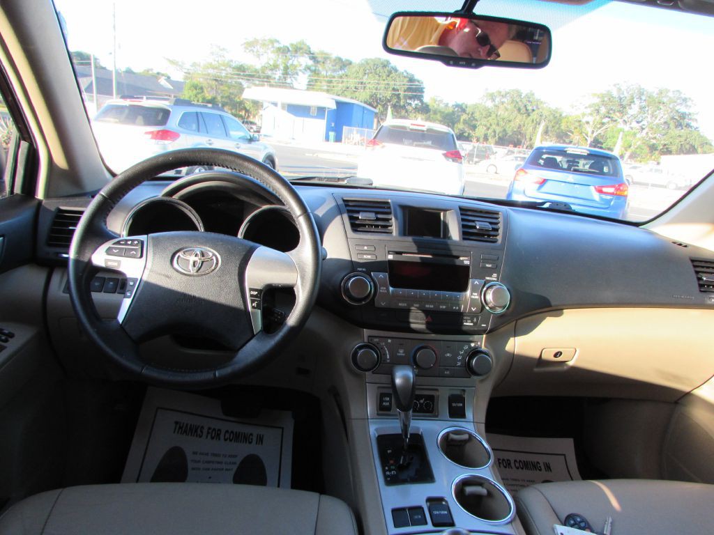 2012 Toyota Highlander Image 9