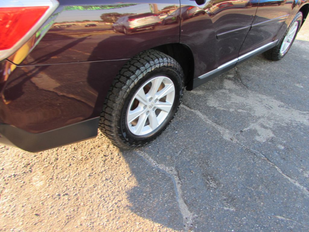 2012 Toyota Highlander Image 17