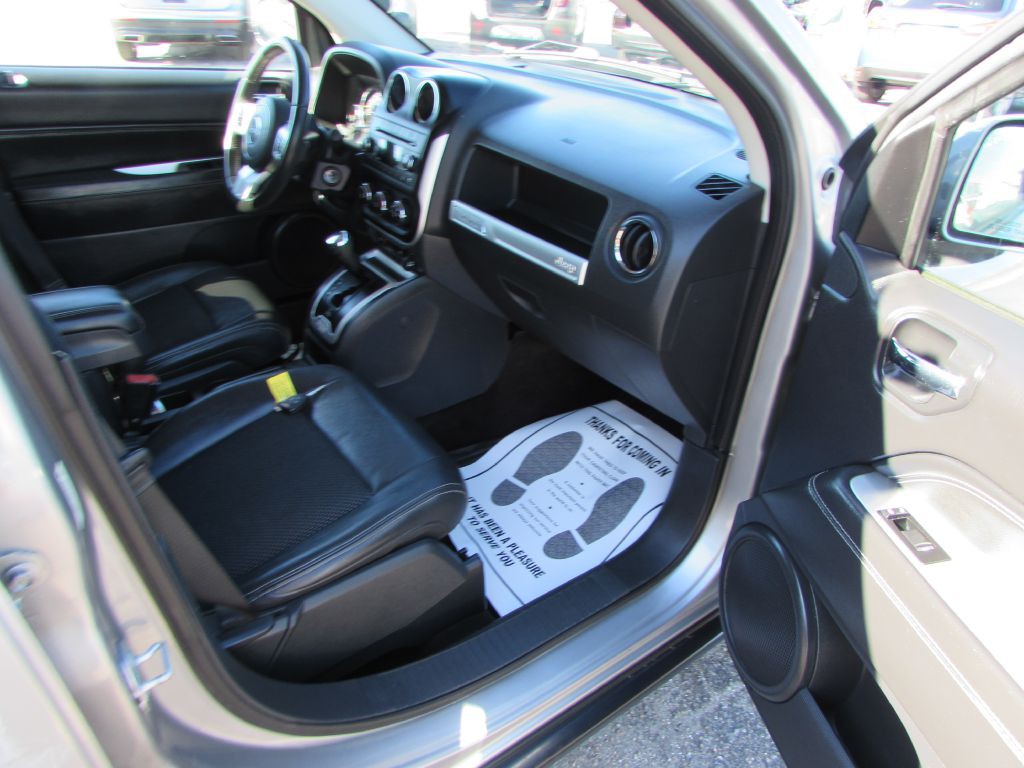 2015 Jeep Compass Image 16