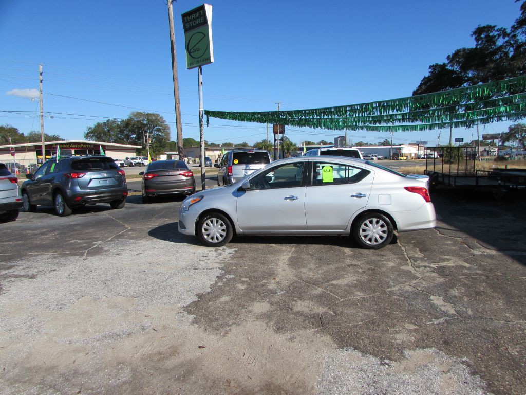 2016 Nissan Versa Image 1