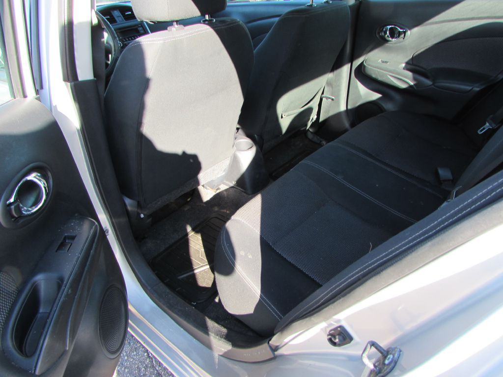2016 Nissan Versa Image 3