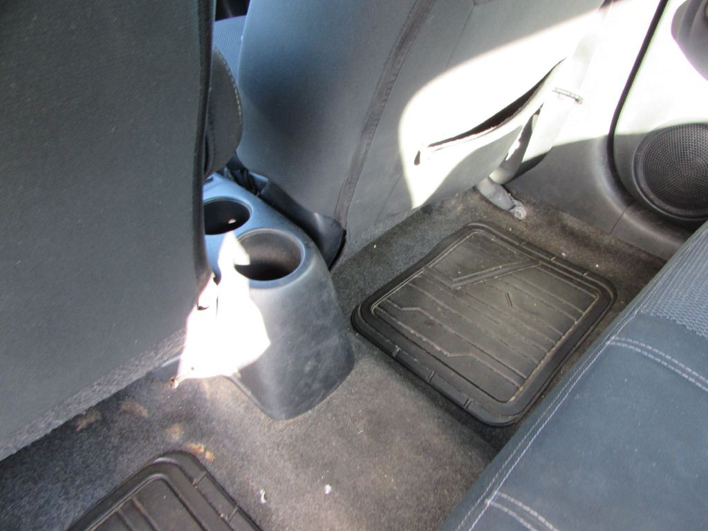 2016 Nissan Versa Image 4