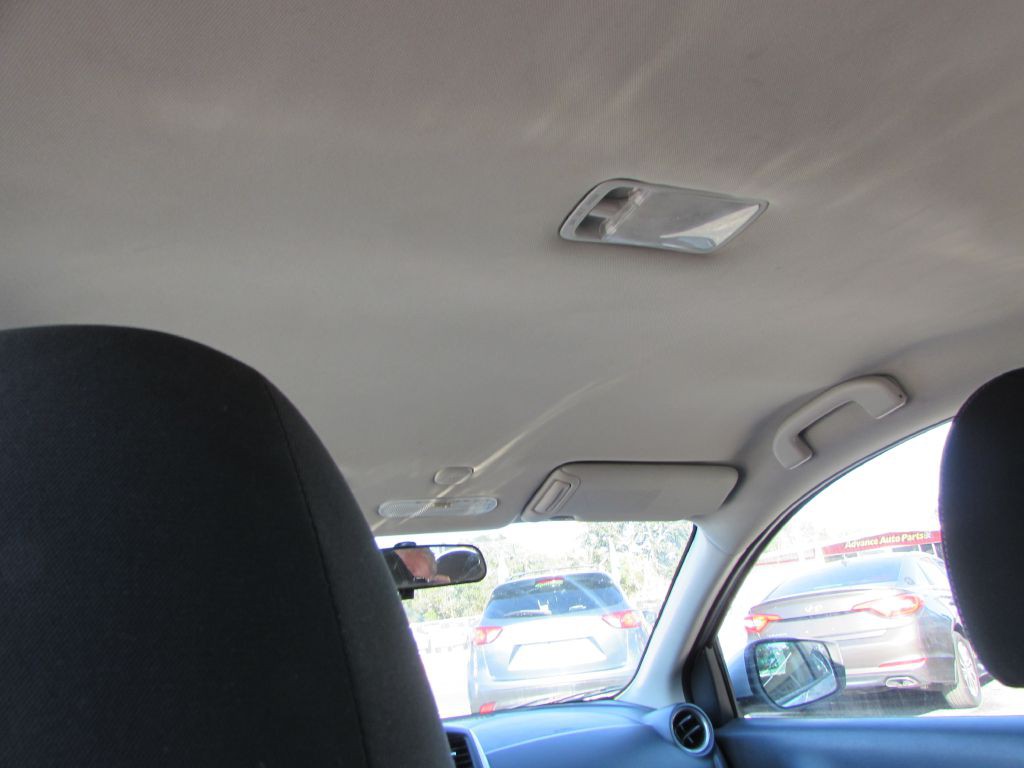 2016 Nissan Versa Image 6