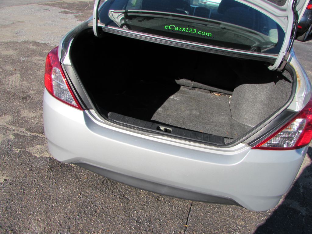 2016 Nissan Versa Image 8