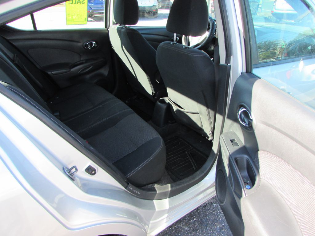 2016 Nissan Versa Image 12
