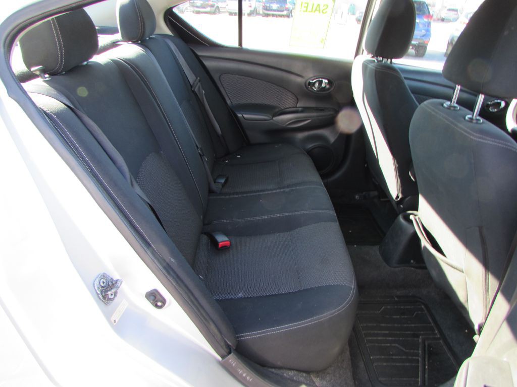 2016 Nissan Versa Image 13