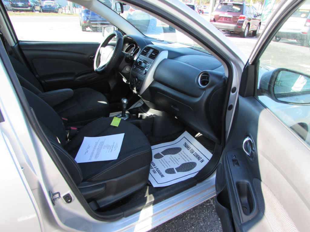 2016 Nissan Versa Image 14