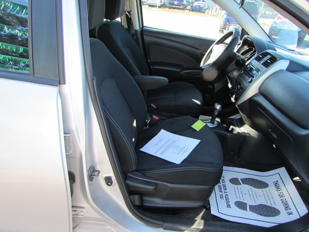 2016 Nissan Versa Image 15