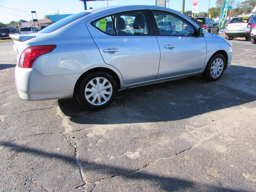 2016 Nissan Versa Image 20