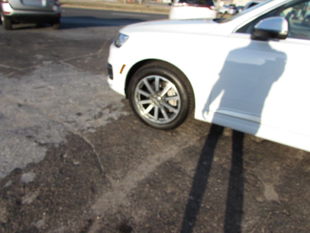 2019 Audi Q7 Image 2