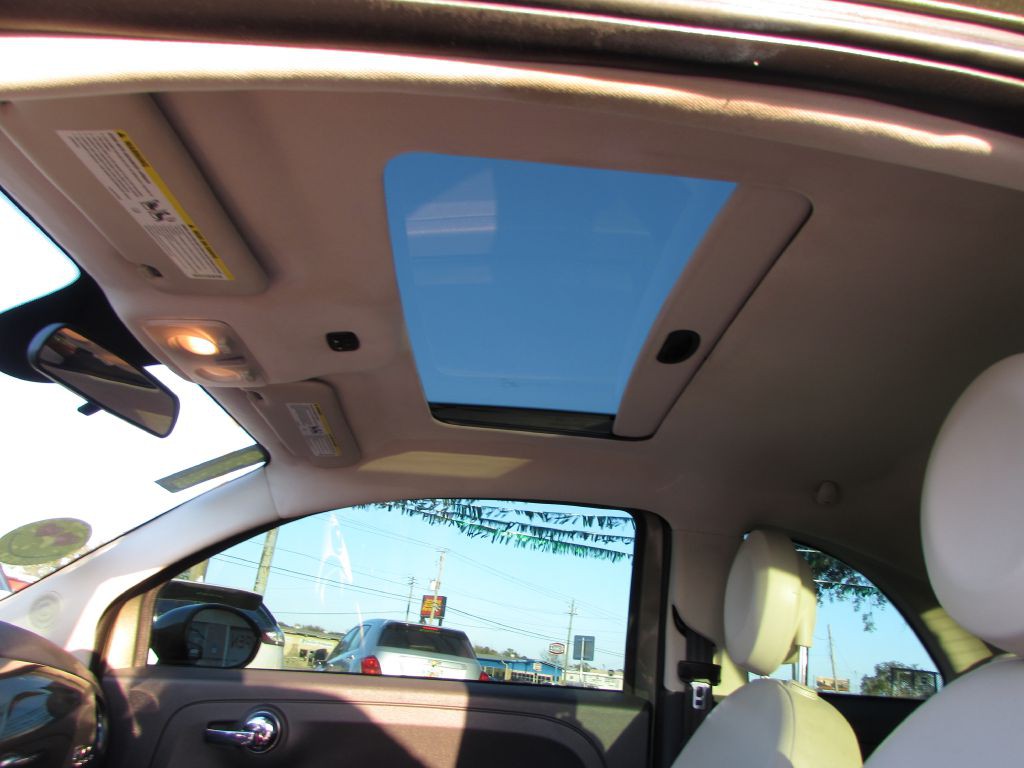 2014 FIAT 500 Image 8