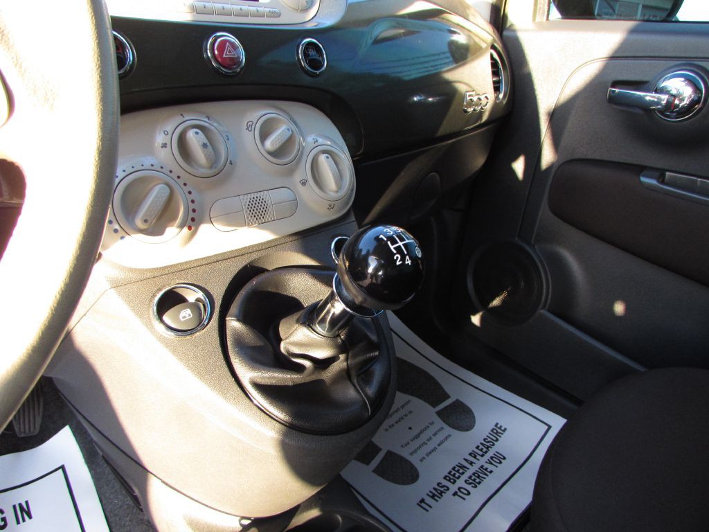 2014 FIAT 500 Image 11