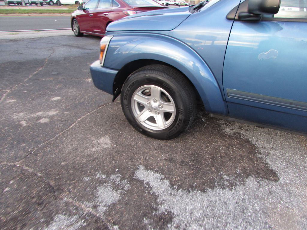 2005 Dodge Durango Image 2