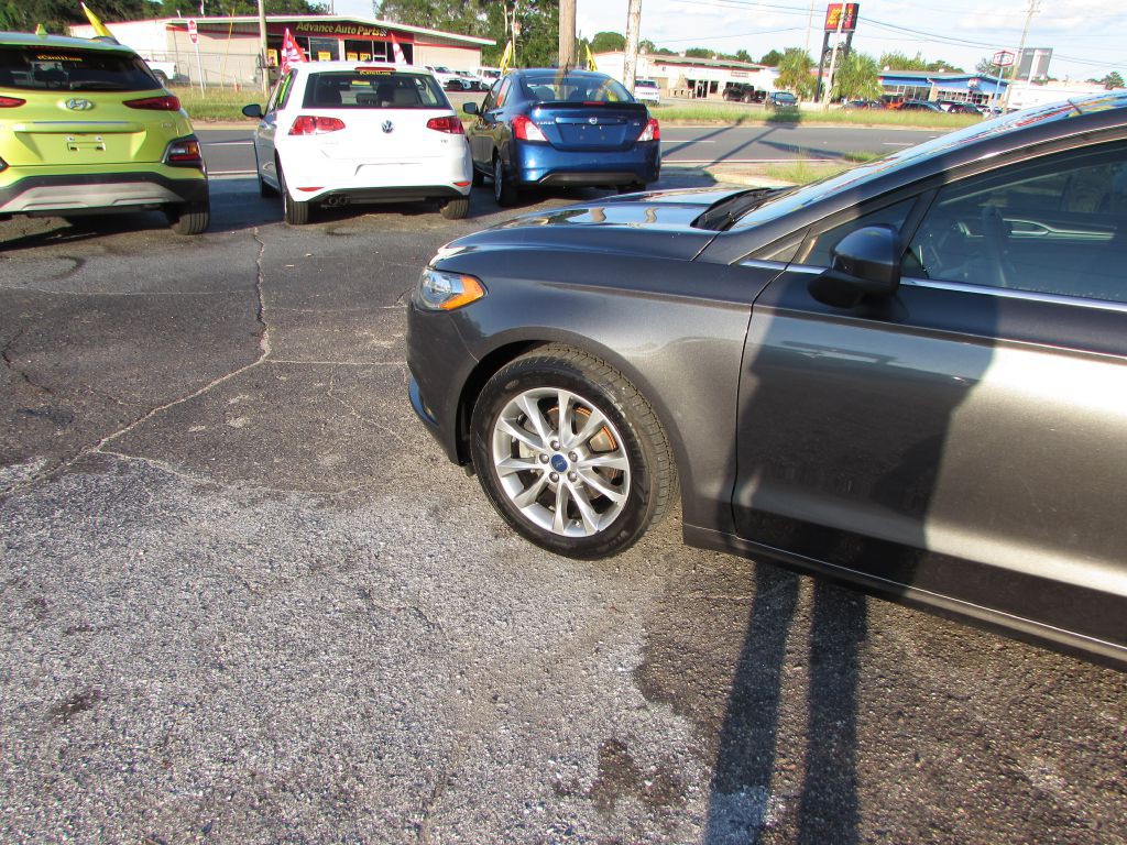 2017 Ford Fusion Image 2